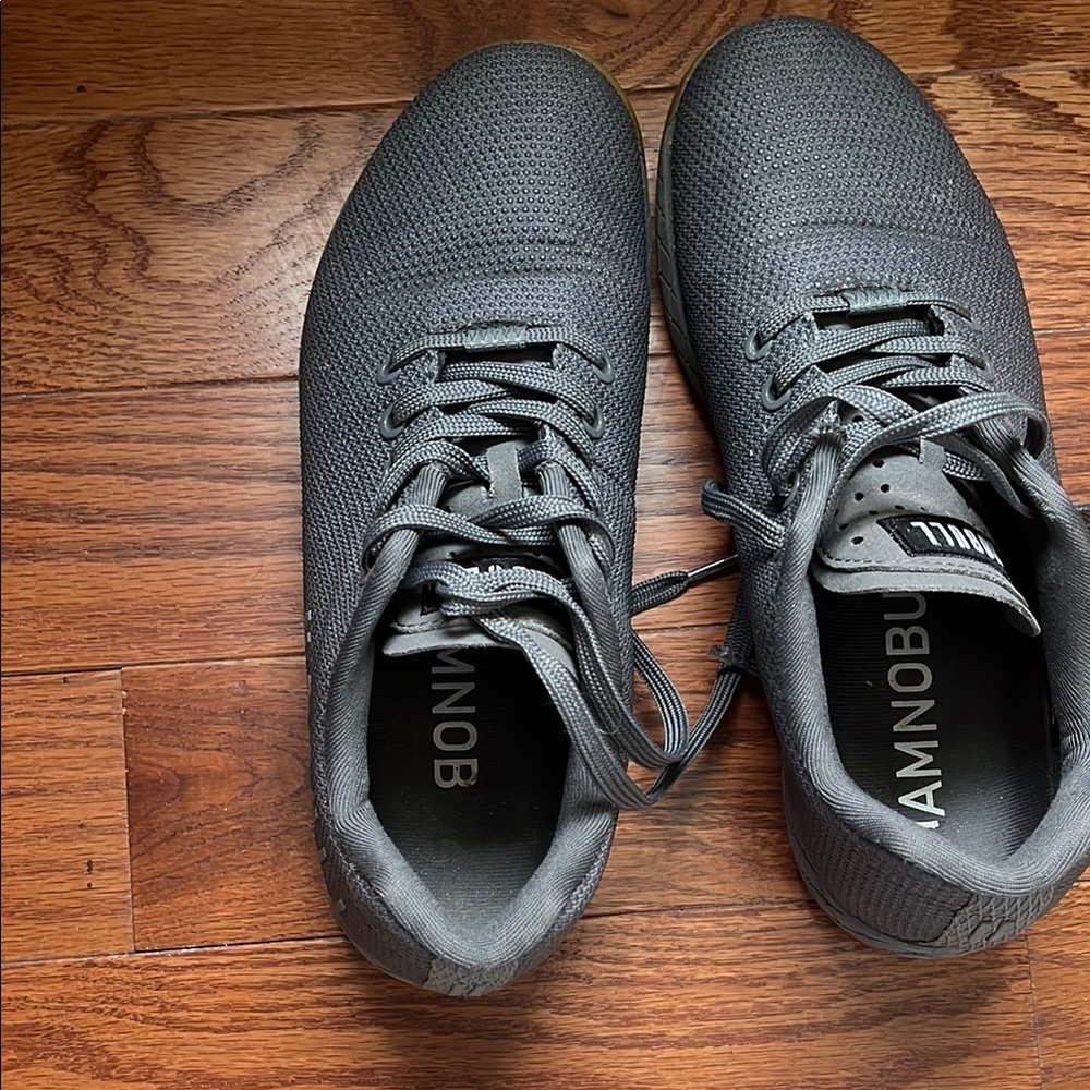 NOBULL Gray Sneakers Minimalist Athletic Design